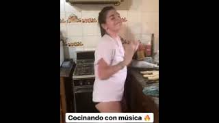 Candela Diaz Cocina Bailando