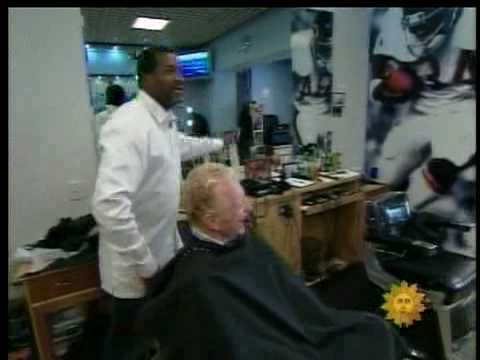 CBS' offbeat correspondent & former Chicagoan, Bill Geist, takes the Obama tour of Chicago prior to his inauguration, and sees where Barack & Michelle Obama