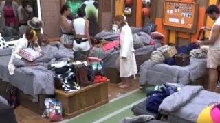 Apareceu Uma Calcinha Suja No Quarto Deborah E Kerline Foram Ver Se Era Delas