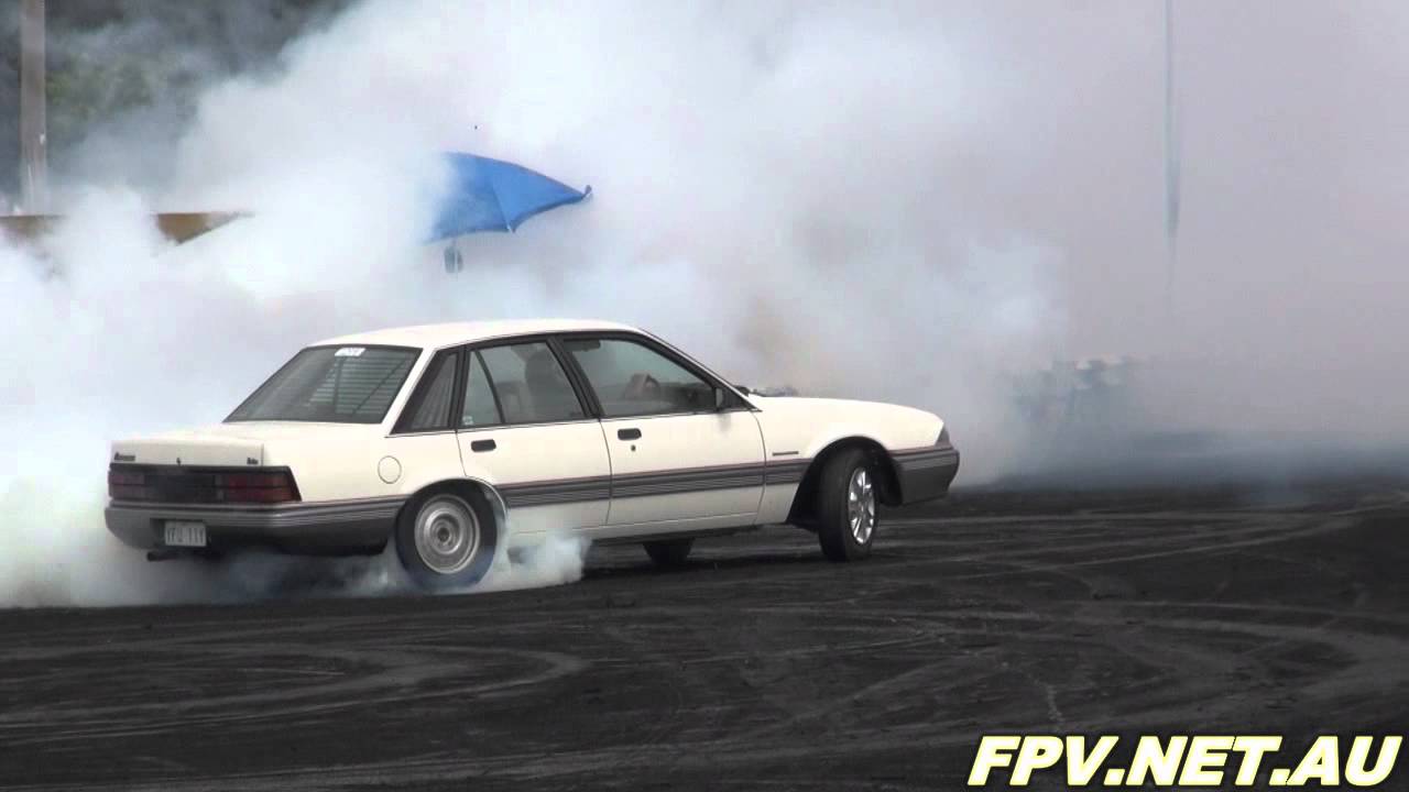 6 CYLINDER CLASS WINNER HOLDEN VL TURBO ( YFU11Y ) BURNOUT AT