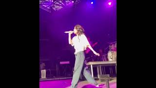 Dixie Damelio Proving Haters Wrong When Singing On Tour