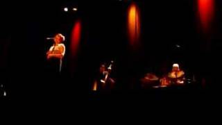 Watch Vaya Con Dios Travelling Light video
