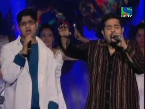 Shankar Mahadevan Singing Maa Along With His Son Live