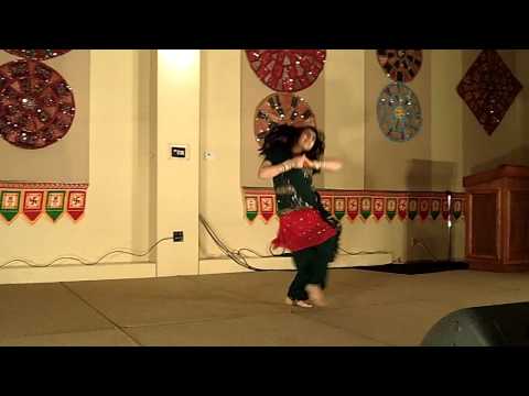 Ainvayi Ainvayi Lut gaya Kajra mohabbat wala Awesome dance!