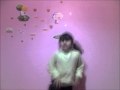 una chica bailando