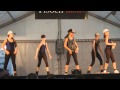 Niñas de 12 a 14 años de la clase de danza de Funky en la Fiesta Mayor de Sarrià 2012.