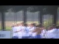 Ragazze che si tolgono le magliette in campo(a Barcellona)