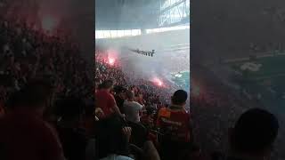 İrem Derici Şampiyonluk Kutlamasında Taraftara 3 Lü Çektiriyor