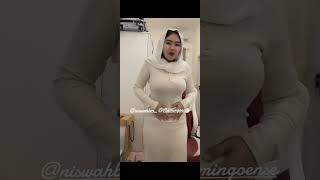 Mode Baju Putih Gemess