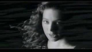 Watch Sarah McLachlan Drawn To The Rhythm video