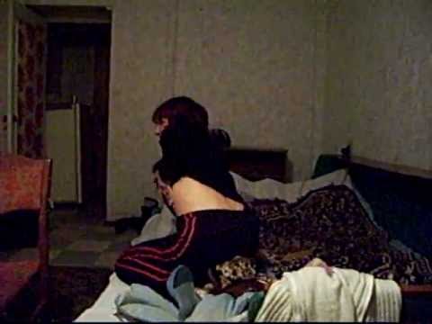 Парижанка с обвисшими сиськами в домашнем видео трахается с мужем и негром