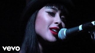 Клип Natalia Kills - Mirrors (live)