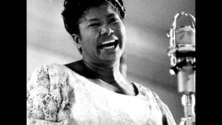 Watch Mahalia Jackson I Wonder As I Wander video