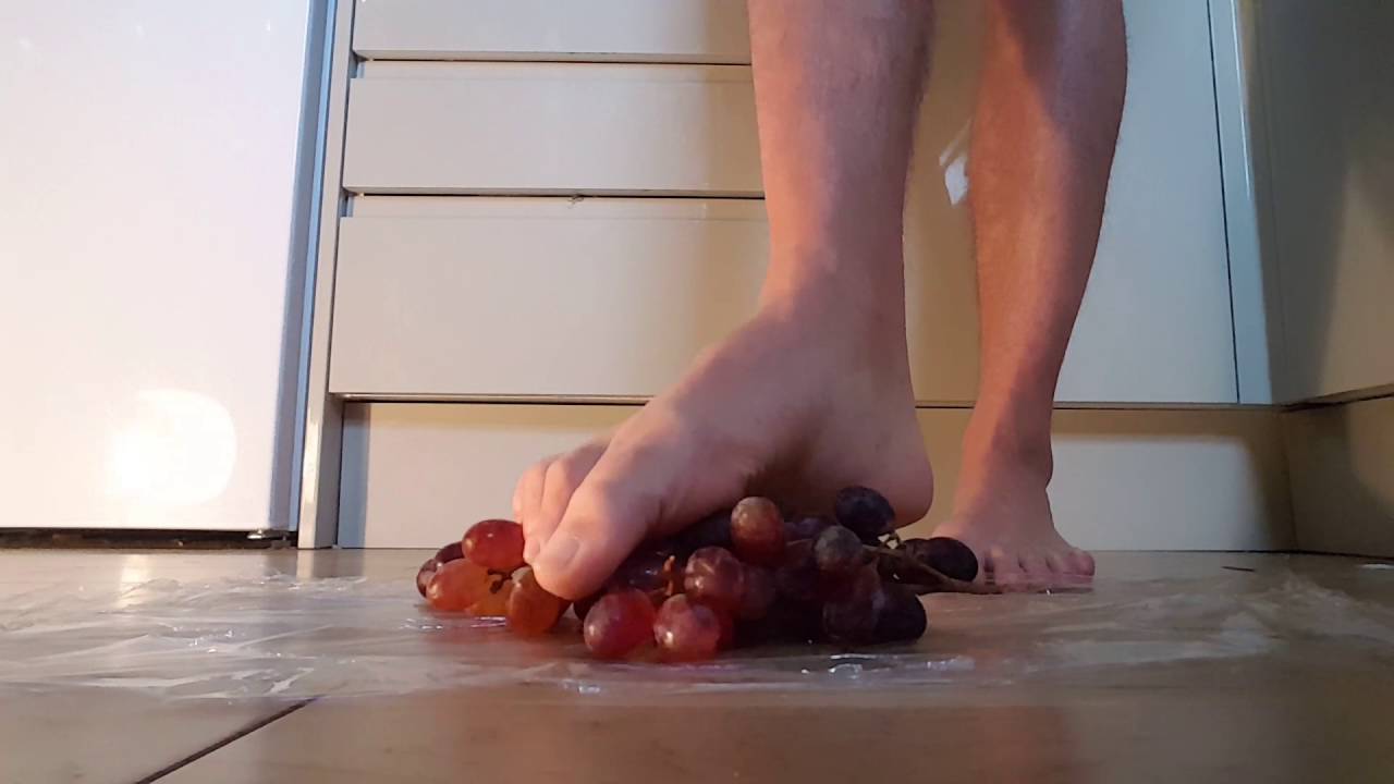 Barefoot crush toycar