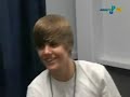 justin trata de entender a una brasileña