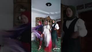 Ekspresi Tiga Remaja Tiktok An -
