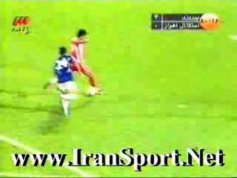 Alireza Vahedi Nikbakht scores perspolis' fourth goal against Esteghlal Ahvaz.
