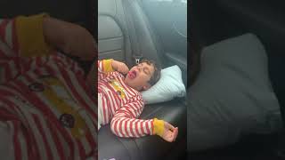 Uykusunda Lolipop Yiyen Çocuk