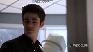 The Flash S01E19 Barry Caitlin Awkward Kiss