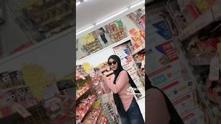 Tante Culik Aku Dong