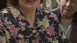Waiting for God S4E 05 The Seance