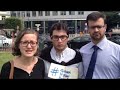 Stagisti a Bruxelles protestano davanti l'Europarlamento
