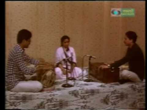 Asha Bhosle - Marathi Live - shoora mee wandile