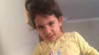 Elisa Nur and father pretend play football funny stories - Elisa Nur babasına dev top fırlattı