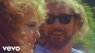 Watch Earl Thomas Conley Love Dont Care video