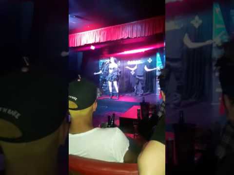 Melissa Campos performance Selena Quintanilla con bailarines