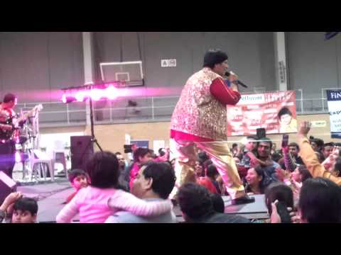 Falguni Pathak singing pardasia at Sydney 2013.mp4