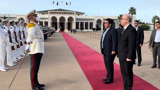 الوزير الأول يودع رئيس المجلس الرئاسي الليبي لدى مغادرته الجزائر