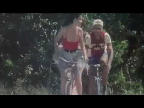 Анна Аммирати На Велосипеде Показывает Трусики – Шалунья 1998
