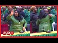 MUME WA RAIS SAMIA ASHINDWA JIZUIA UKUMBINI, KWA FURAHA  AMKUMBATIA UKUMBINI