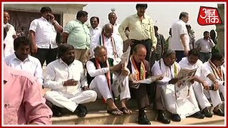 Congress, JDS MLAs' Protest Continue Outside Vidhan Soudha; H.D. Deve Gowda Also Arrives For Protest