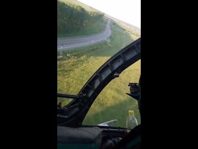Ми-24 - полет по шоссе в крайнем правом ряду на сверхмалой между лесопосадками