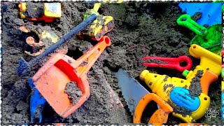 Aleena Hide Toys Playing With Sand/Alina Ibrahim Pretend Play
