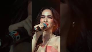 Kim Domingo Sa B2B Carshow Sony Zve10
