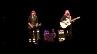 Watch Indigo Girls Yield video