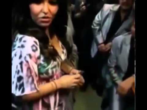 Reportera se desnuda por la Arrolladora Banda Limon