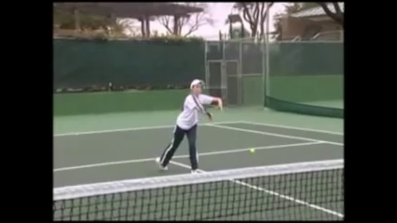 How to Control your Volleys Without Swinging in Tennis