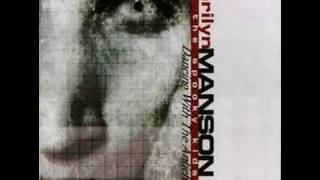 Watch Marilyn Manson Telephone video