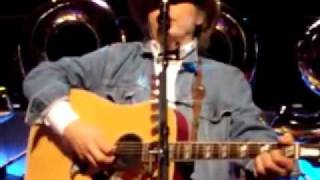 Watch Dwight Yoakam The Distance Between You And Me video