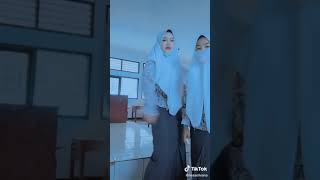 Rugi Ngak Liat Boss, Tiktok Seragam Batik