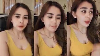 Hot Live Luluran Sambil Jualan Online Susah Fokus Cantik Banget