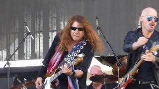 Watch Steelheart Gimme Gimme video