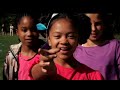 Kinderen voor Kinderen 33 - Hallo Wereld (Officiële videoclip)