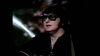 Watch Roy Orbison Scarlet Ribbons for Her Hair video