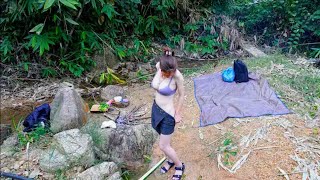 gadis cantik camping di tengah hutan sendirian ‼️