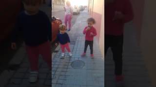 Reggaeton Lento Mis Hermanas Bailando